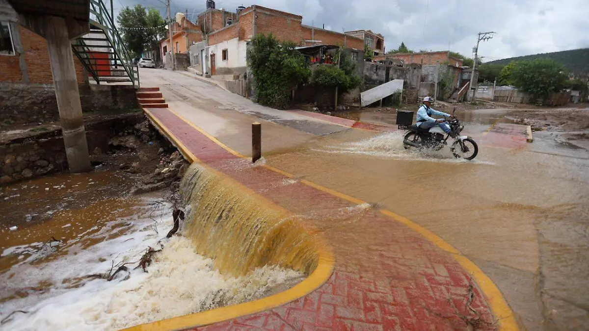 Afectaciones por lluvias en Villa de Zaragoza (3)